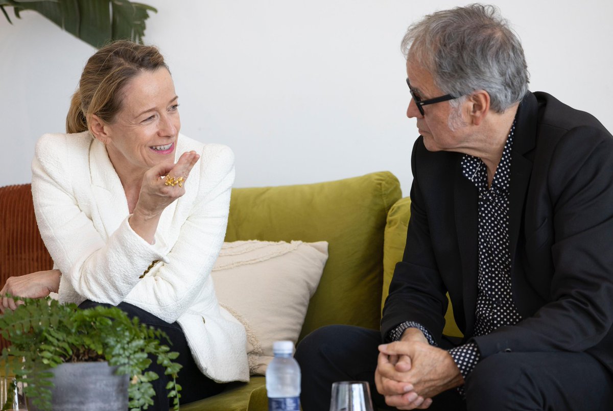 ☕ Dena prest <a href="/tabakalera/">Tabakalera</a>-n Anton Abadia Sarirako. Ekitaldiaren aurretik, kafea eta azukre-koxkorra Ruper Ordorikarekin... 🎶