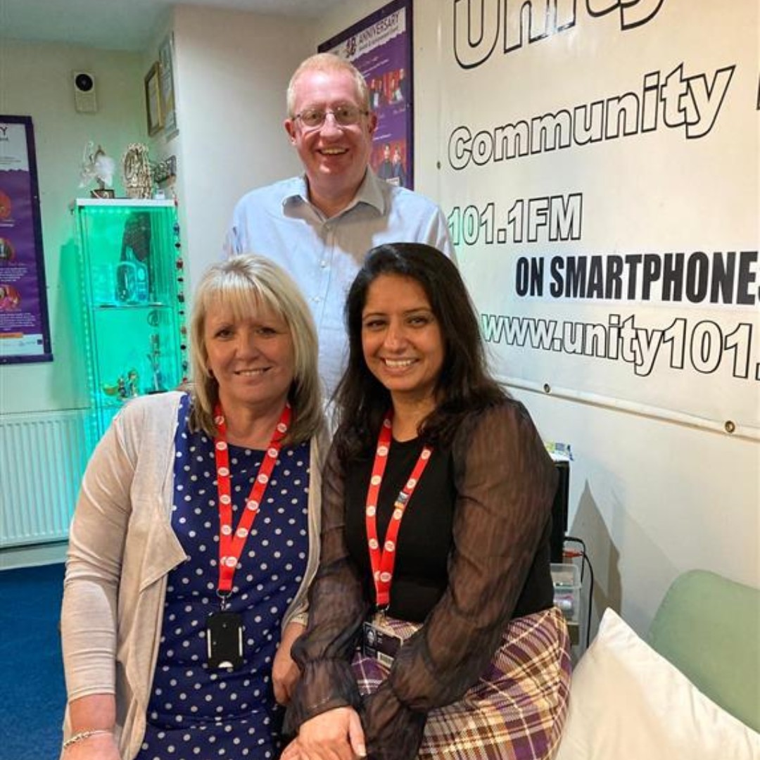 SolentUniGrads's tweet image. Kicking off the new academic year, Geeta and special guests Debbie House &amp;amp; Kevin Rogers, dropped top tips during today's @Unity101FM #CommunityHour on making the most of your university experience!

Listen back at unity101.org
#WeAreSolent #UniLife #AcademicSuccess