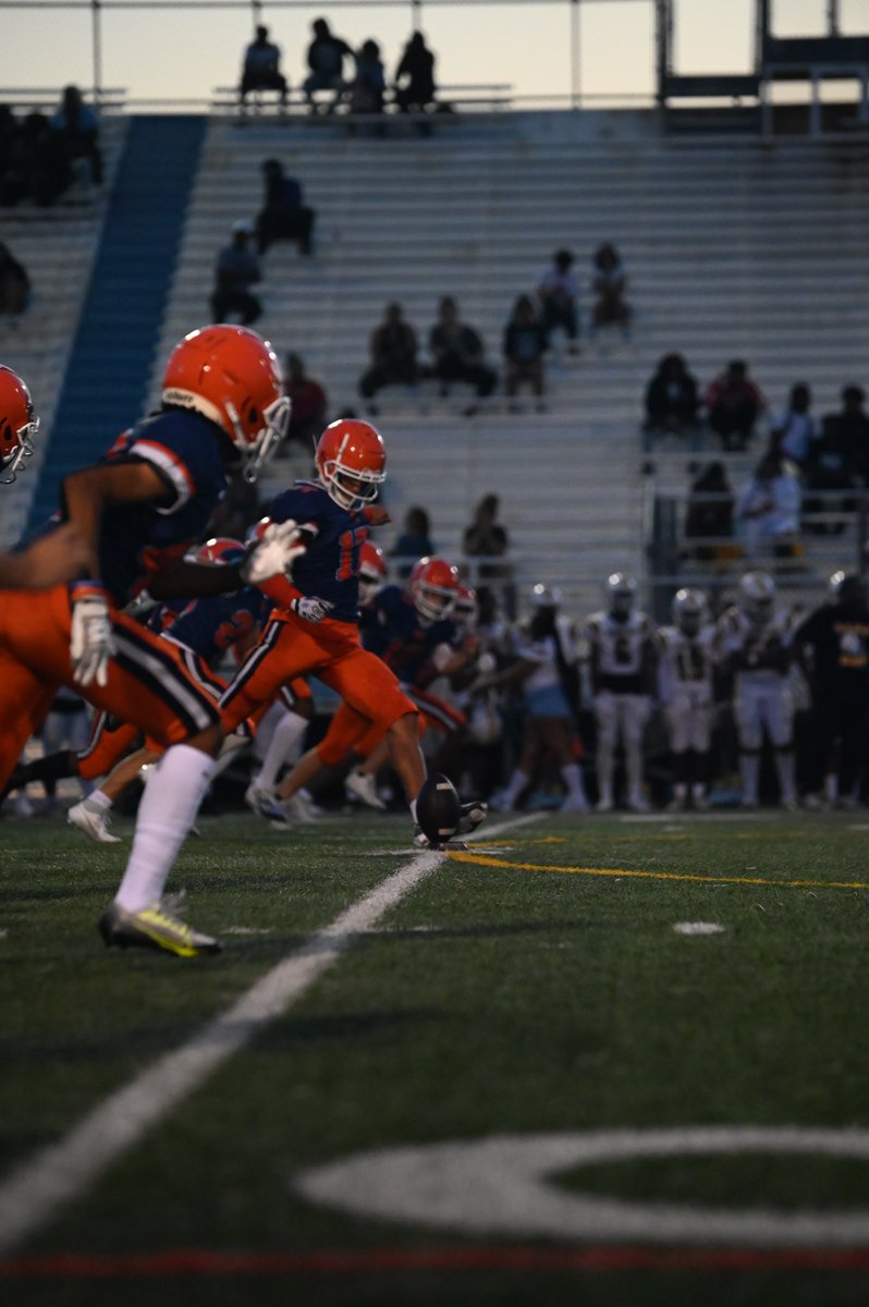 Tell the Truth Thursday

#RecruitWY // #PhinsUp

<a href="/wyhs/">Whitney M. Young HS</a> | @DolphinFootball