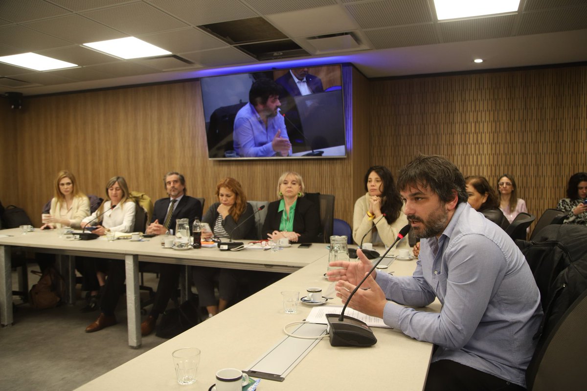 sipreba's tweet photo. 🗯️Represión, censura, agravios, intervención de medios públicos, suspensión de la pauta, se suman a la precarización del sector y componen un "plan de silenciamiento".

Eso planteó @AguLecchi en la Comisión de Libertad de Expresión en @DiputadosAR.

➡️ https://t.co/1pQkad9S8x https://t.co/FtjSIR0ZtY