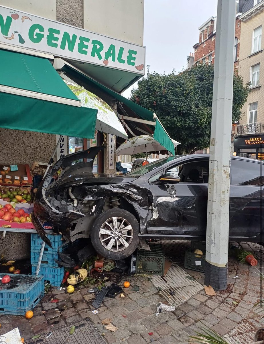 Different day, same %!@?! in #Carbeek

Merci #GoodMove 

#dontlookup
#carsruincities