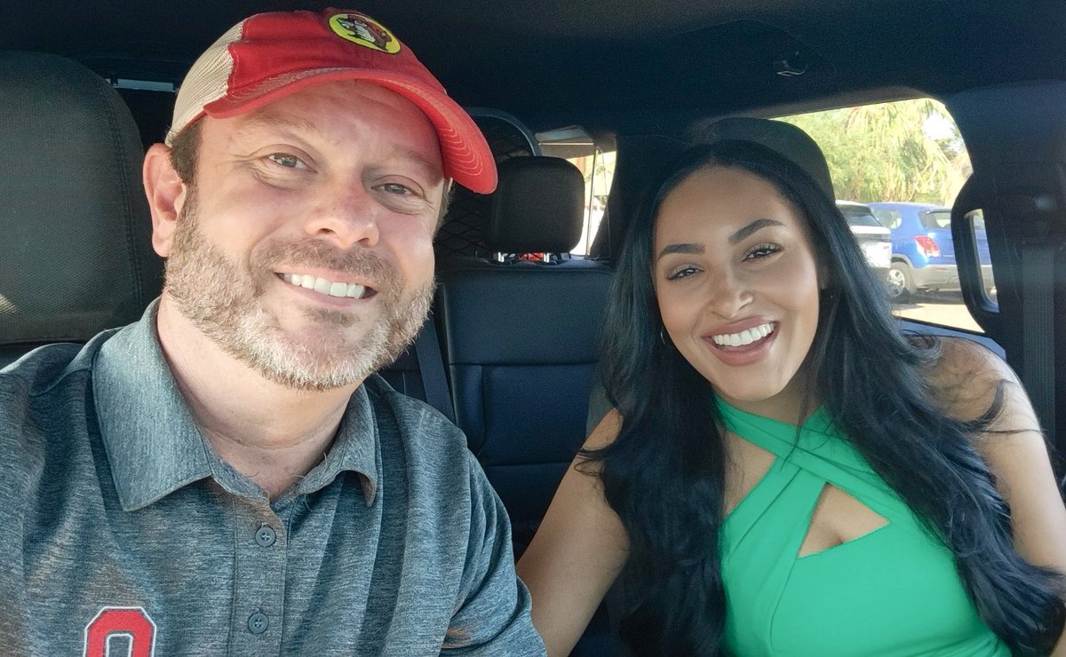 Mike Robison (@mrobisonfox10) on Twitter photo We’re between morning live shots, so we take selfies. Hoping everyone is having a terrific Thursday! <a href="/domnewlandtv/">Dominique Newland</a> <a href="/FOX10Phoenix/">FOX 10 Phoenix</a> #tvnews #newslife #bts_news We’re between morning live shots, so we take selfies. Hoping everyone is having a terrific Thursday! <a href="/domnewlandtv/">Dominique Newland</a> <a href="/FOX10Phoenix/">FOX 10 Phoenix</a> #tvnews #newslife #bts_news
