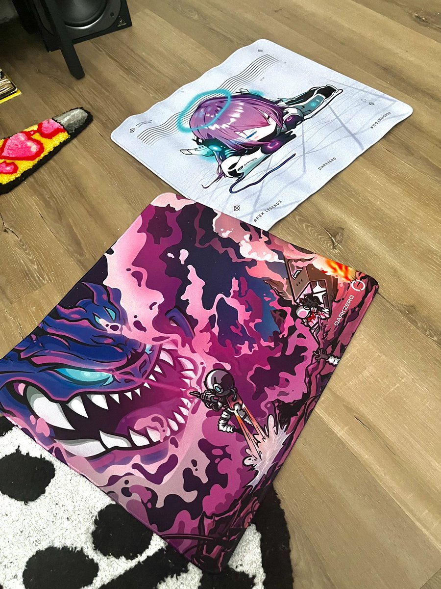 got my <a href="/DarkZeroGG/">DarkZero</a> Eve x Apex mousepads today from the giveaway 🥰 SO CUTE I CANT WAIT TO USE THEM &lt;333