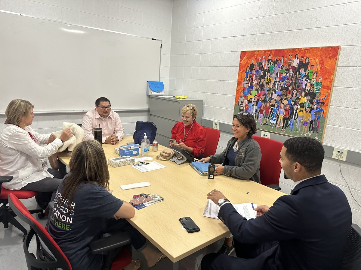 TreasRussell's tweet image. Visited DiLoreto Elementary &amp;amp; Middle School and Academy of Science &amp;amp; Innovation in New Britain to drop off @CHET529 Dream Big! Competition packets. 

All K-12 students can participate, with the chance to win up to $20k towards their future education! 

chetdreambig.com 💭