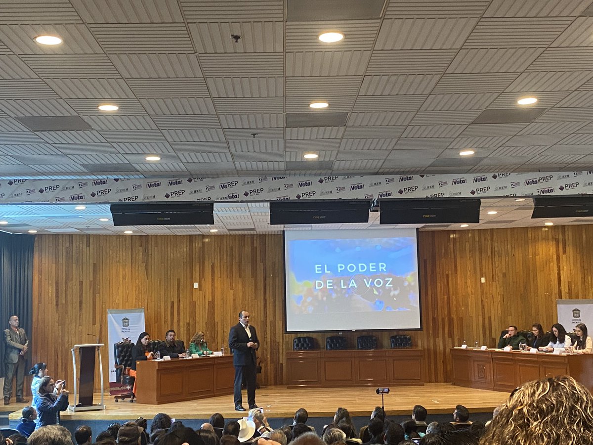 Nayeeee_133's tweet image. “La voz no es solo sonido, es una marca de identidad.”

#ElIlustradorUniversitario #ElPoderDeLaVoz