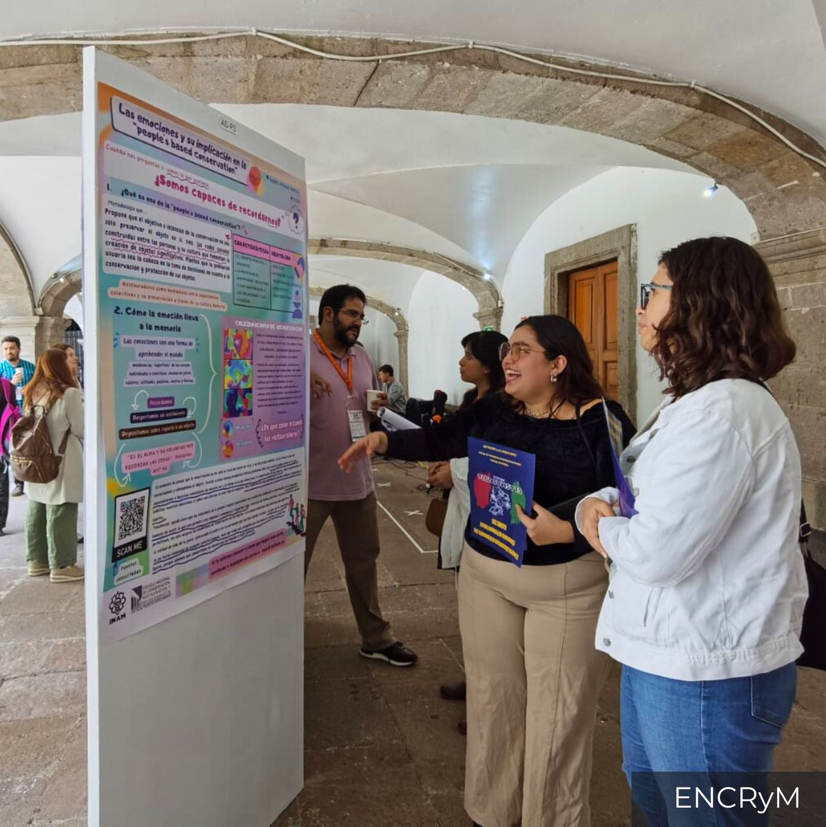 ENCRyM's tweet photo. #FormandoProfesionales
En el marco del II #CLASMAC2024, estudiantes de la #ENCRyM expusieron, en el @PalacioMineria, sobre la #conservación del #graffiti y emociones en la conservación, trabajos finales de la asignatura "Seminario de Configuraciones Teóricas de Conservación". https://t.co/uF2wReF6Pq