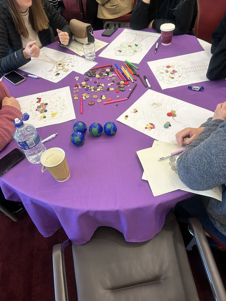 CSWARedcar tweet media