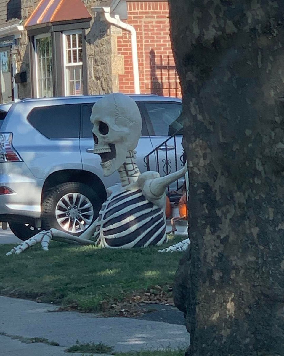 MacKidFiveTowns's tweet photo. Spotted a skeleton on Peninsula Boulevard. Have you spotted any cool decorations yet? https://t.co/N9bUeBjIUo