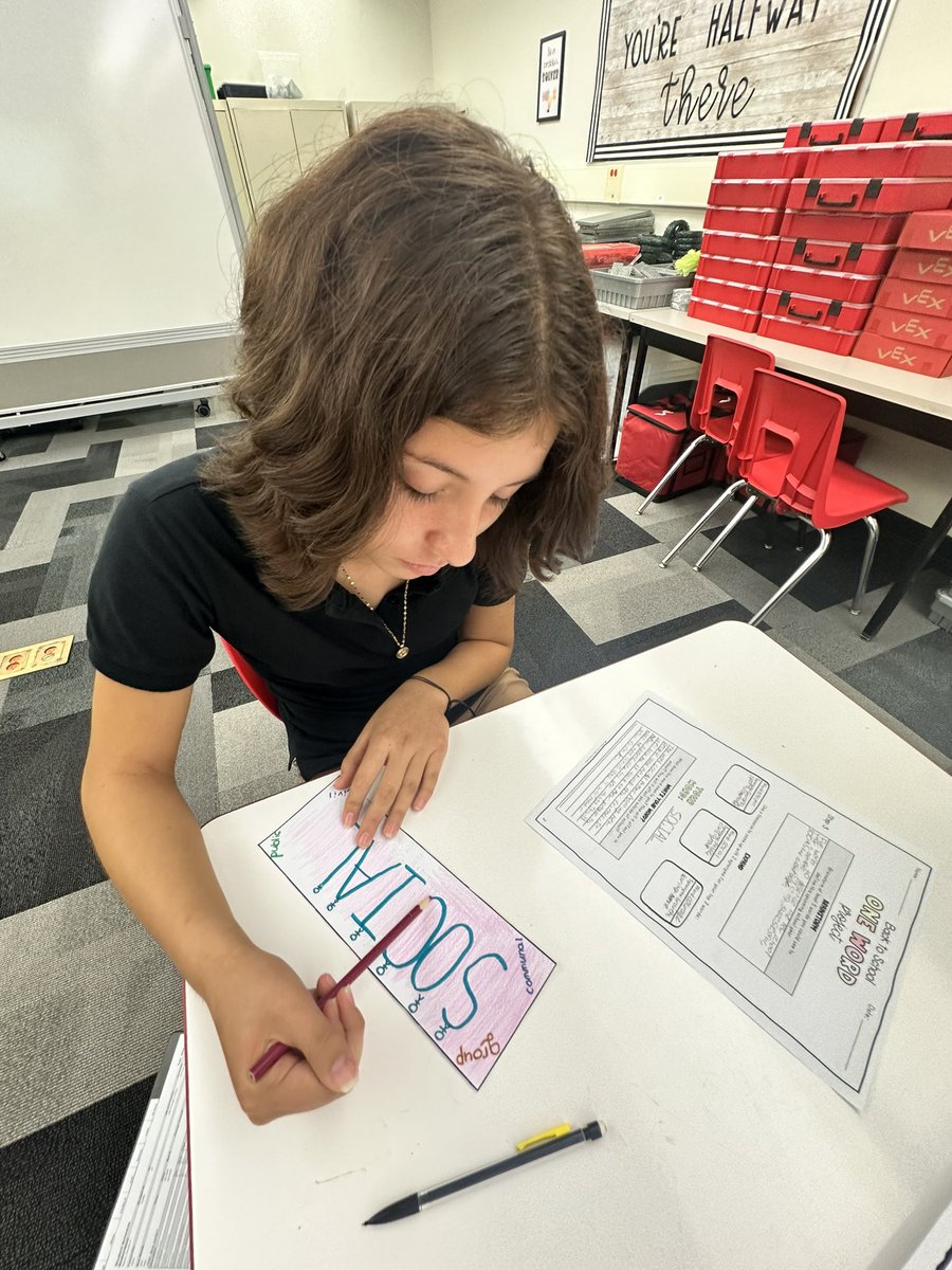 RBMS_DeLucia's tweet photo. These dedicated 7th grade Ss understood the #OneWordProject assignment by setting SMART goals for the year ahead in Social Studies 💫⚽️📓🏆@rbmsROCKETS https://t.co/eAC3KJGso6