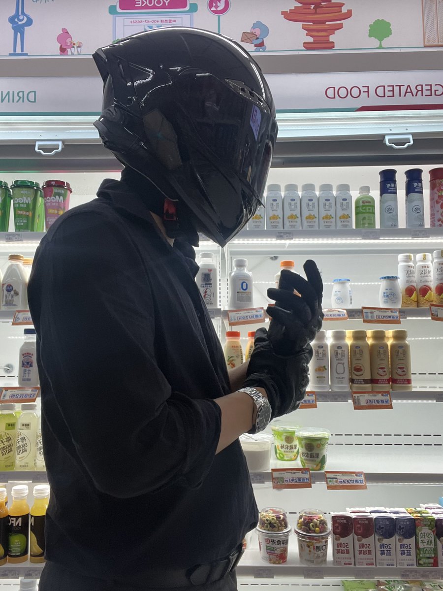 0411peter's tweet photo. 你躲我那么远干嘛
我又不掐你脖子 https://t.co/82Ow2s6m7x