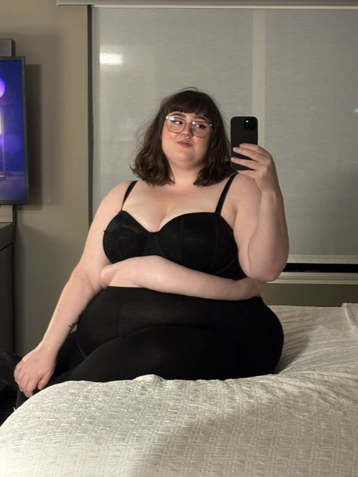 Had another busy night 🥰 https://t.co/w7UCZCcOiW