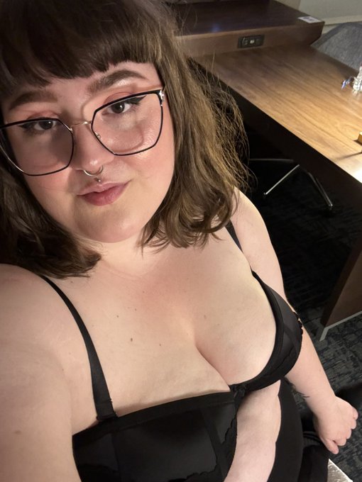 Had another busy night 🥰 https://t.co/w7UCZCcOiW