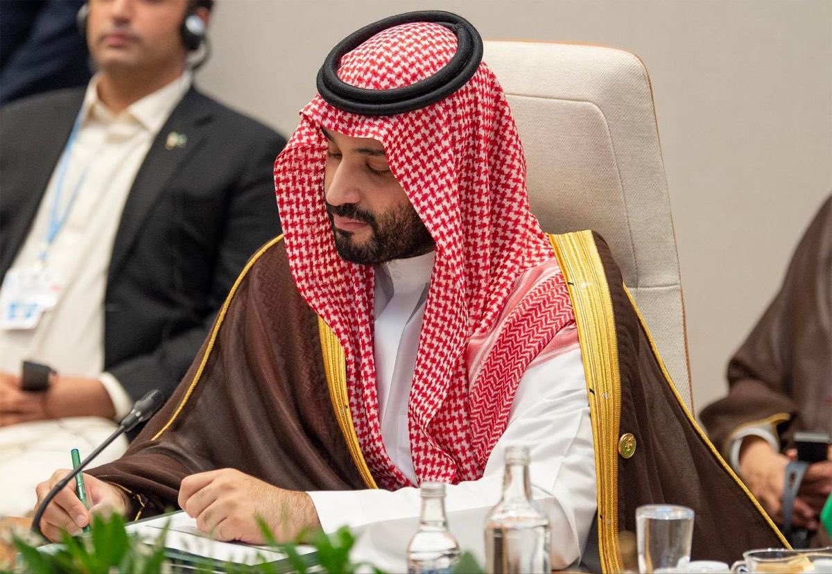 ياوين بلقى بالمثايل وصوفه
ماله على الدنيا شبيه يحاليه