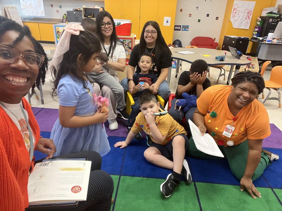 Thank you <a href="/karaleecooper/">Kara Cooper</a> for the invite to read this morning your Dot Day celebration! <a href="/Griggs_AISD/">Griggs School</a>