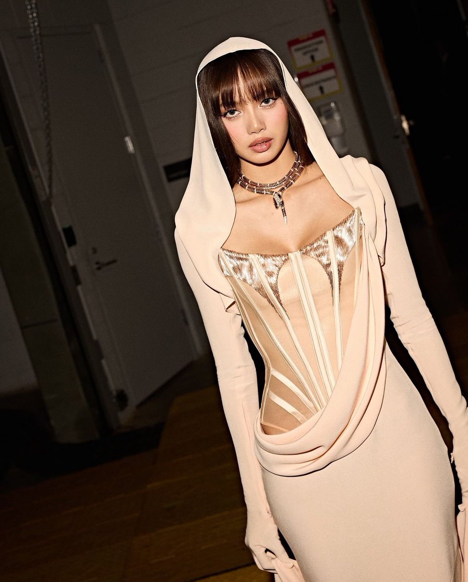 LISANATIONS_'s tweet image. Celestial! ✨

ROCKSTAR LISA ON VMAS 
LISA OUR BEST KPOP 
#LISAisBACK_VMAs 
#LISA_VMAs2ndWin #VMAs 
@wearelloud