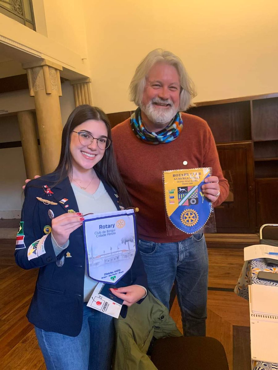 RotaryAuber's tweet photo. Présentation de Laís Cervelati, Exchange Student 🇧🇷 et échange des fanions avec Yann Doucet - Président 2024/2025. Bienvenue à Laís dans ce beau programme du #Rotary pour la jeunesse.

#studentexchange #Aubergenville #seine #mauldre #rotaryinternational https://t.co/WfUaCuO4IB
