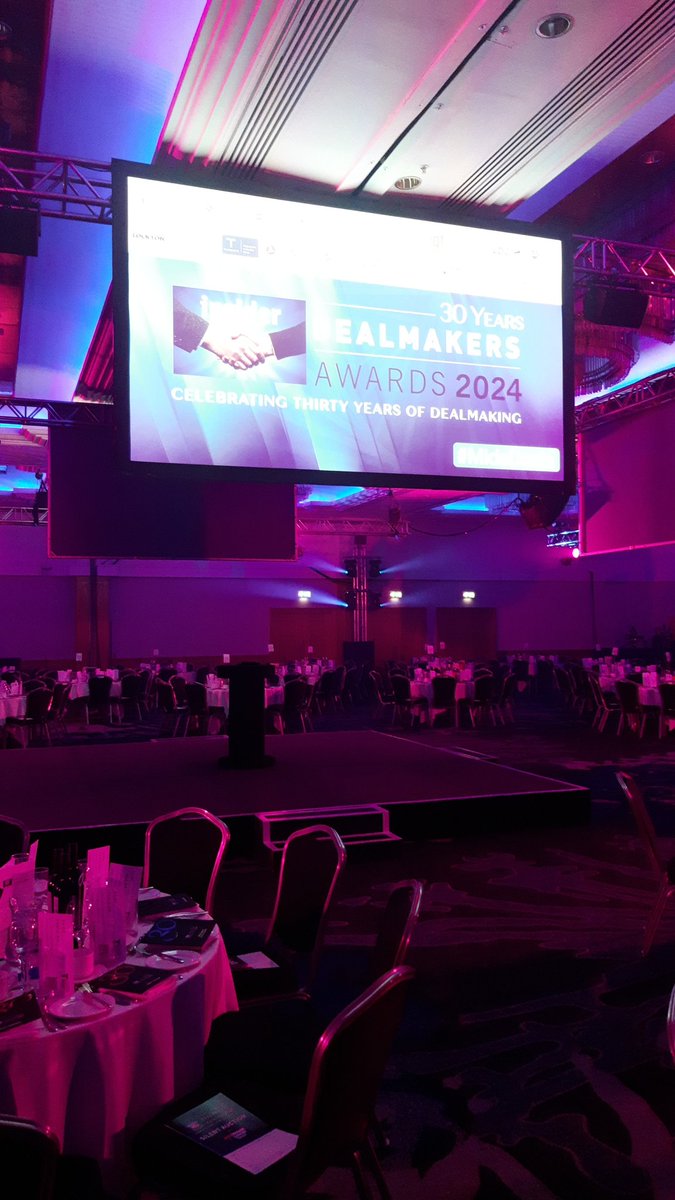 KurtJacobs45309's tweet photo. All sound in the round...the stage for Midlands Dealmakers Awards.  Here we go! #MidsDeals https://t.co/e9IaOe8Zig
