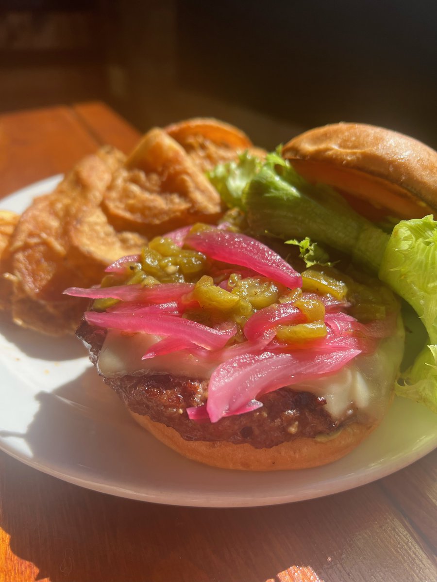 GrumpyTrollBrew's tweet image. We present September's 📷Burger of the Month📷 The Hatch.
It starts with a toasted brioche bun, a smear of our avocado cream cheese, perfectly cooked 7oz CAB patty, melted pepper jack cheese, red pickles onions, hatch green chilies and lettuce and tomato.