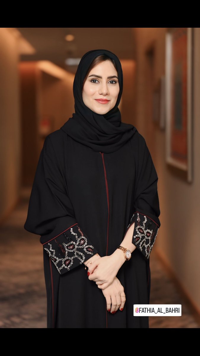 mosd2011's tweet image. هذا النضج الذي أرتديه 
لم تلبسني اياه الأيام كهديه ..🍃

وهذا الهدوء الذي يعلو ملامحي وأفكاري 
قد نسجته من تجارب صعبه ..

وقبل أن أقف بثبات هكذا .. 
كنت قد سقطت مرات 
وعُدت مرات أخرى …🍃

قوية، 
لا أنكسر ..
أتخذ من المشكلات دروس 
ومن الدروس عبر 💌 
#وعي