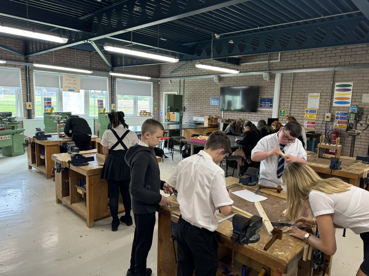 brannock_tech's tweet image. S3 DYW technical class in action.  Working on cake display stands for Home Economics.  Showing great understanding of skills that can be used in real life to help colleagues and friends, in this instance designing and manufacturing cake stands. @brannock_high #dyw