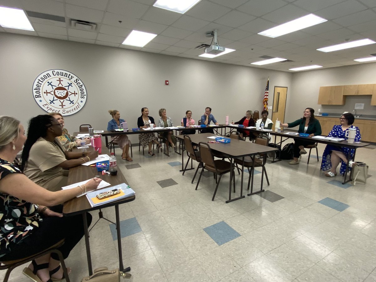 MelanieDicker19's tweet photo. Reading Research and Implementation of Reading Curriculum @RobCoSchools -- elementary principals sharpening saws in a professional development series led by Angel Williams https://t.co/JgKO72IKDP