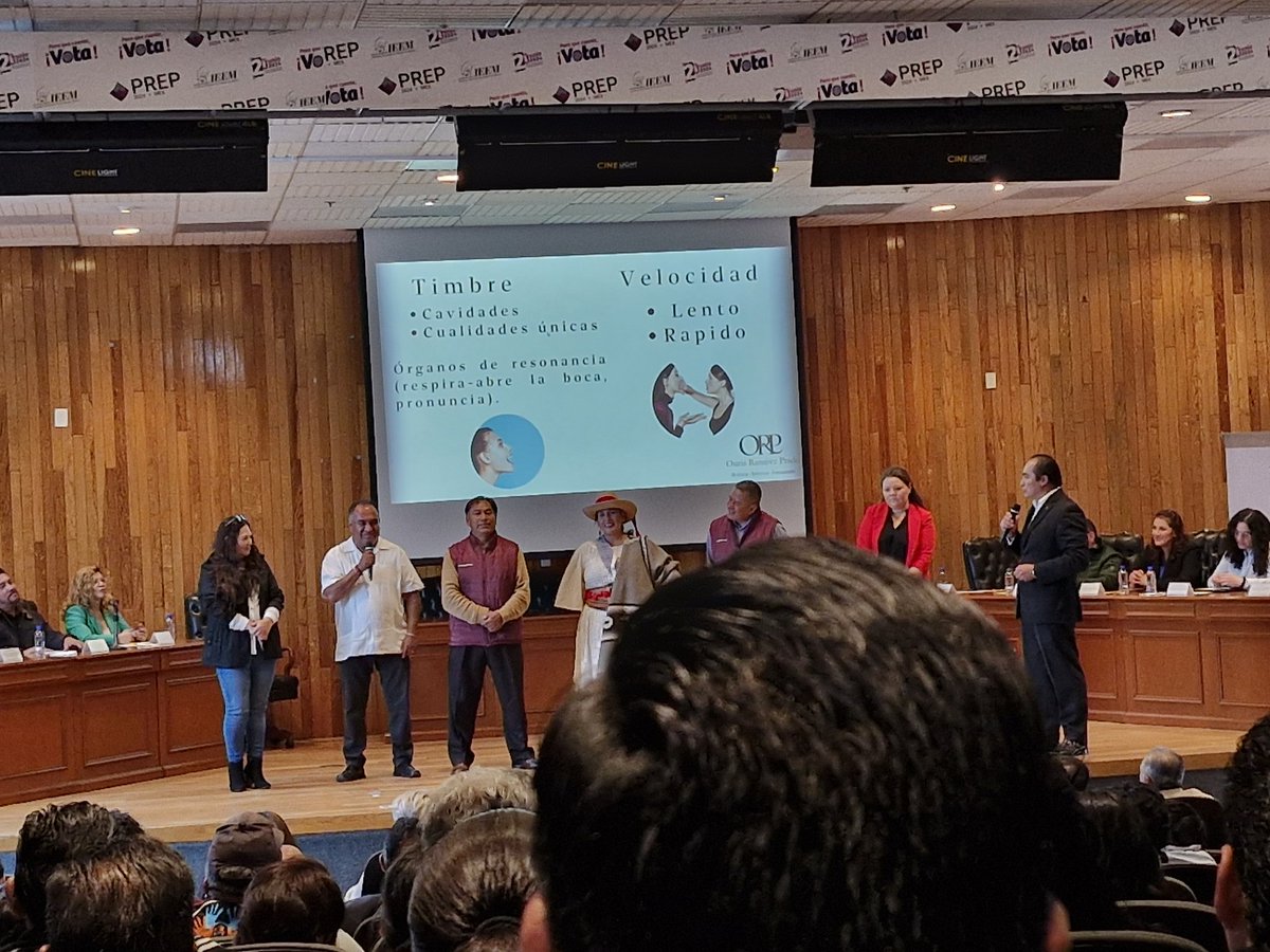 javier_eliam's tweet image. La velocidad puede hacer que los oyentes tengan el deseo de prestar atención al discurso, pero se debe encontrar una velocidad preciso, si es muy lento o muy rápido el público perderá el interés. #ElIlustradorUniversitario #Elpoderdelavoz