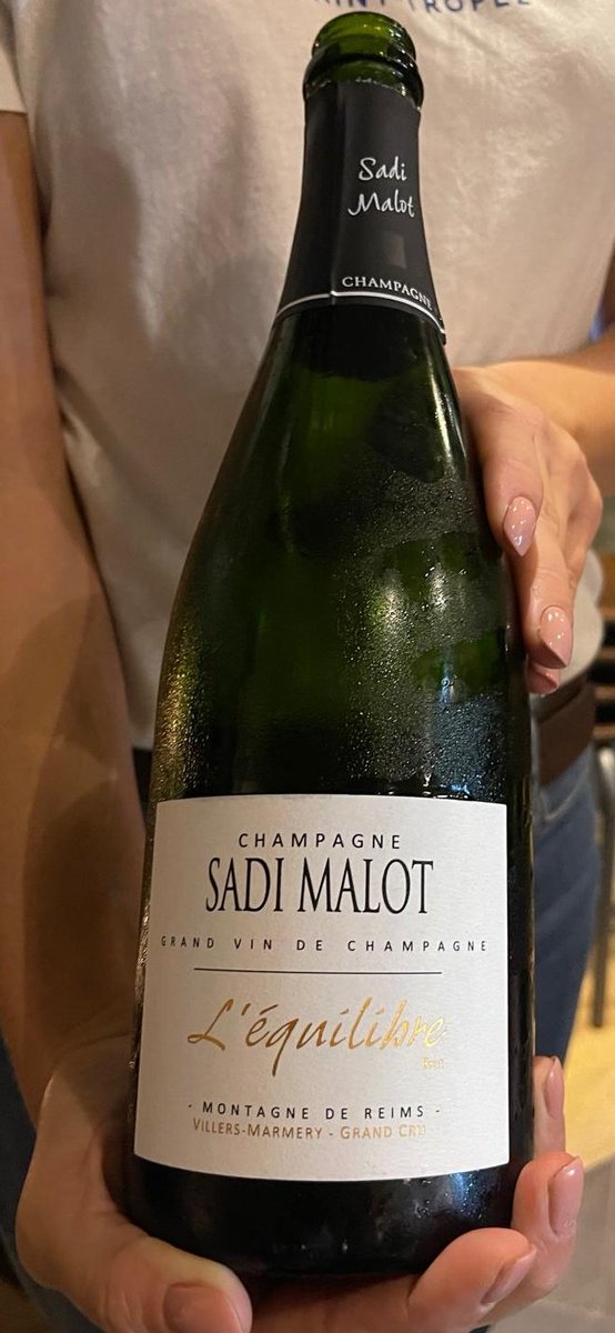 luca_carioli's tweet photo. Ogni tanto, qualche coccola ce la meritiamo.
( O no?
@GreenVanilLaura 💗 )
#Champagne #SadiMalot #Opis https://t.co/8pTv1anOoS
