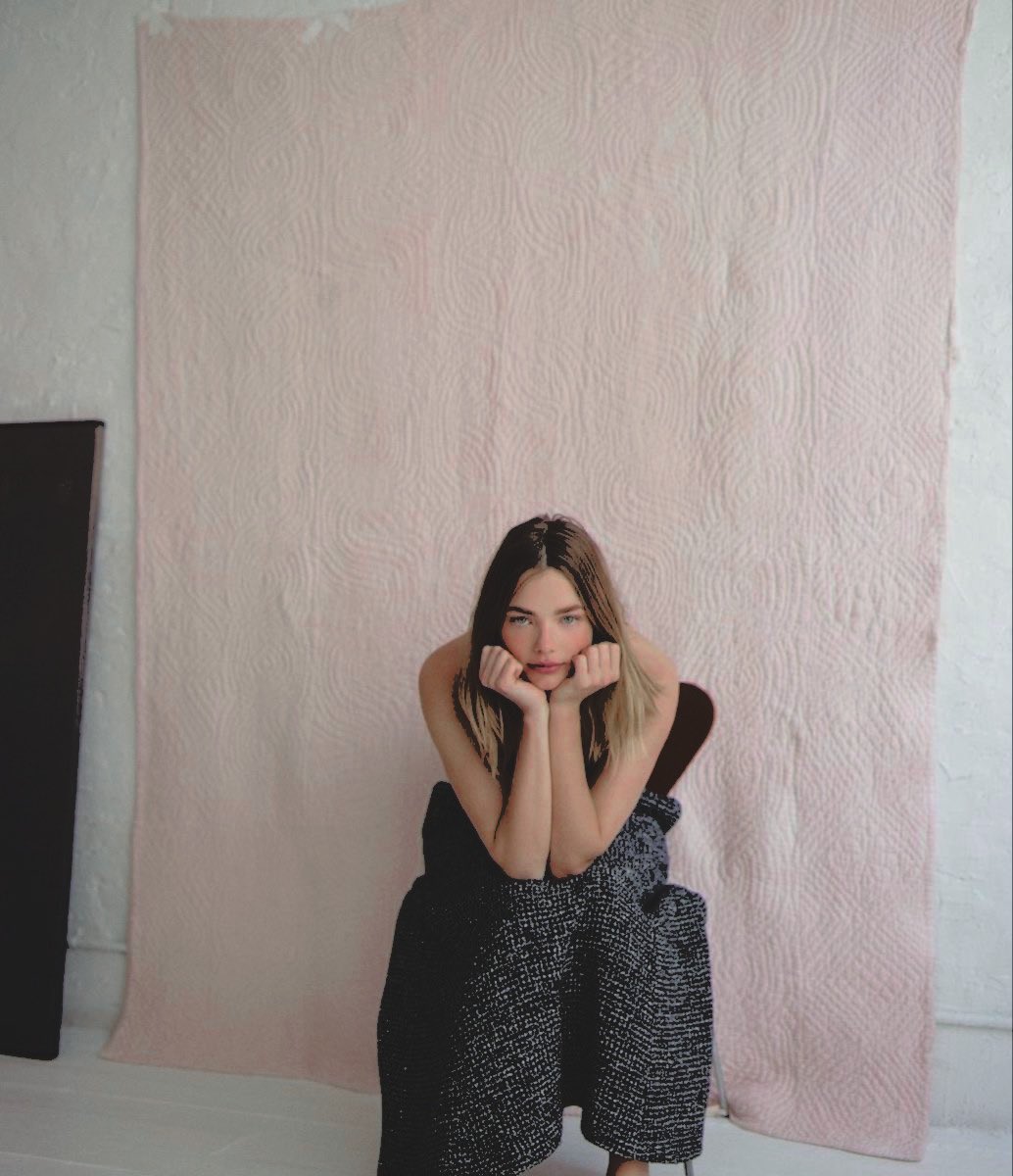 olympicdarling's tweet photo. when  the  volturi  crash  your  birthday  party  but  alice  still  wants  to  take  glamour  shots: https://t.co/U3udhng4ZN