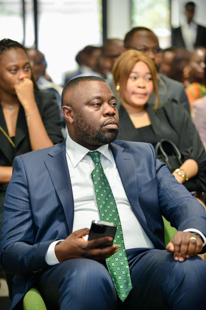 Chers jeunes , congénères entrepreneurs, 
Le dialogue inter congolais ne doit plus être l’instant de partage du gâteau des politiciens.
Exigeons plus, exigeons mieux.
Faites nous parvenir vos désidératas au 
+243830484828 (WhatsApp)
dialoguejeunesse.243@gmail.com
Soyons le