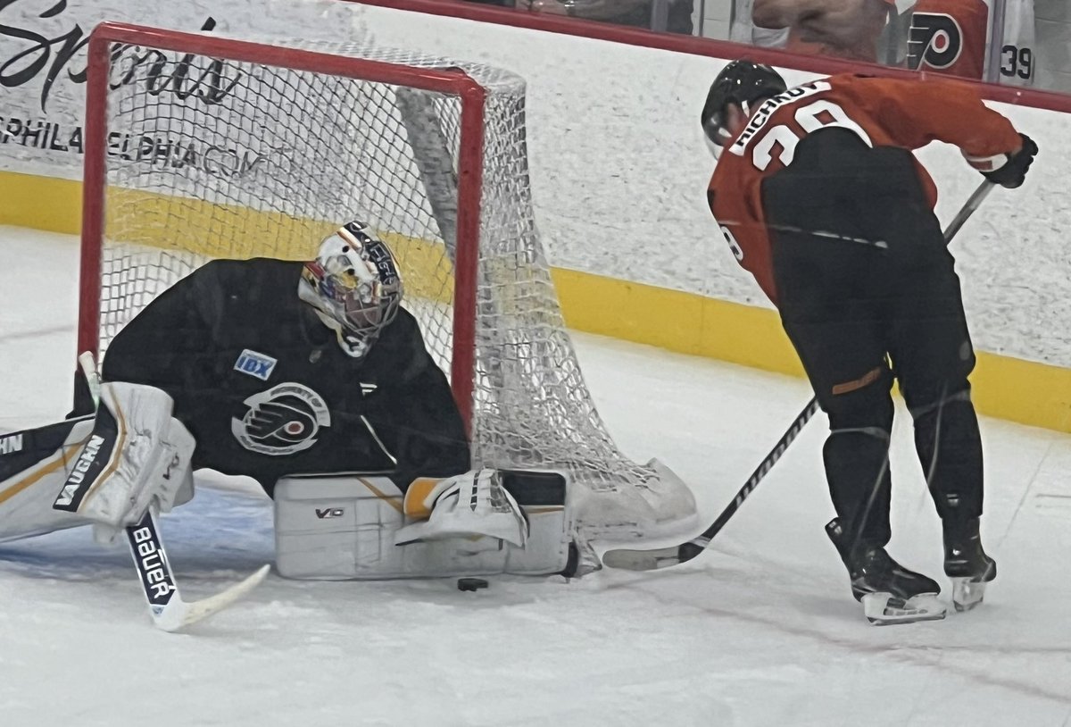 CBabosWrites's tweet image. Easily my favorite shot of the day #LetsGoFlyers #Michkov