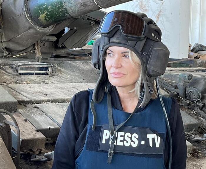 Radio1Rai's tweet photo. 🔵 L'inviata Rai #StefaniaBattistini è stata inserita con l'operatore #SimoneTraini nella lista dei ricercati in Russia. Il 17 agosto Mosca aveva aperto un'indagine penale per i reportage dalla regione di Kursk. #Tajani: la Farnesina ha convocato l'ambasciatore russo in Italia https://t.co/tx626h1fhH