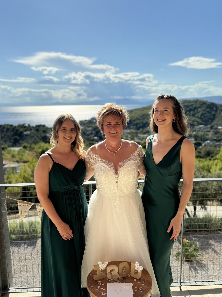 What a way to celebrate 30yrs of marriage, vow renewal in the most stunning settings 🥰 #vowrenewal
#pearlanniversary