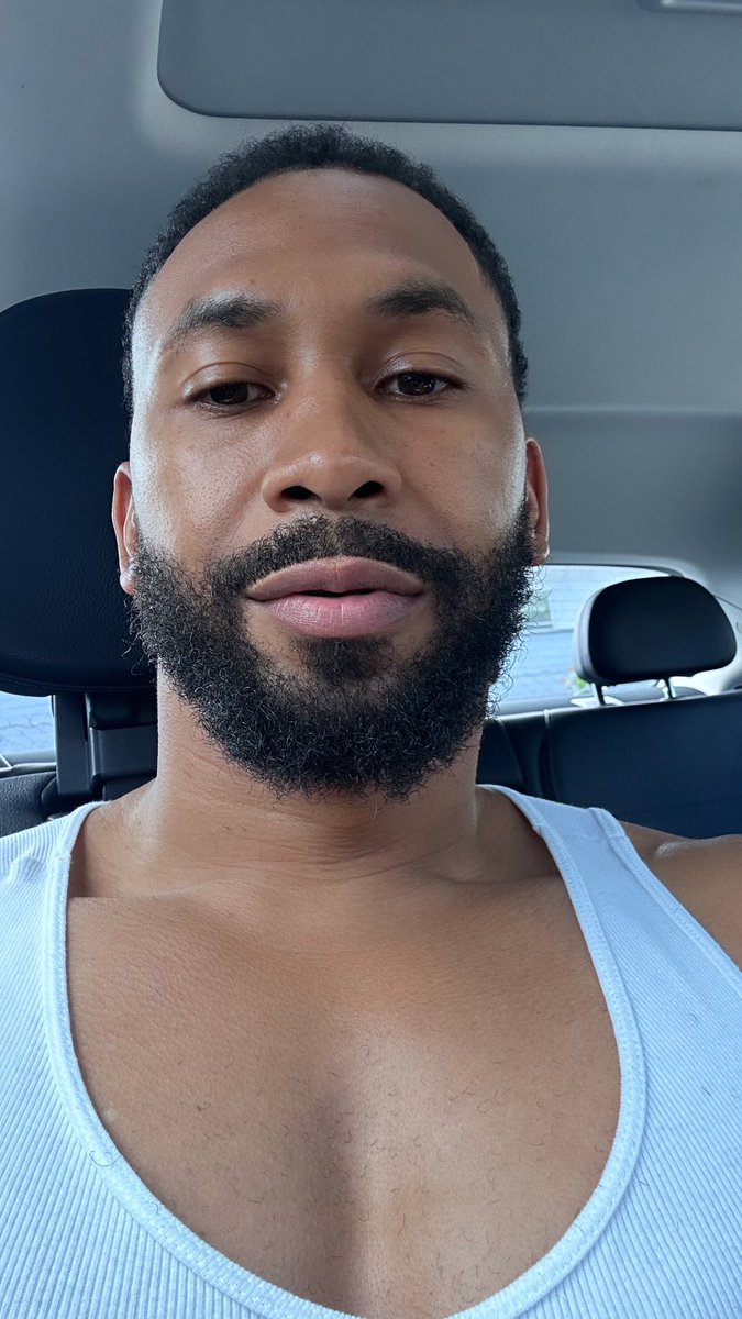 takeovacj's tweet photo. BABYFACE 😏 https://t.co/tNdNHGDQsV