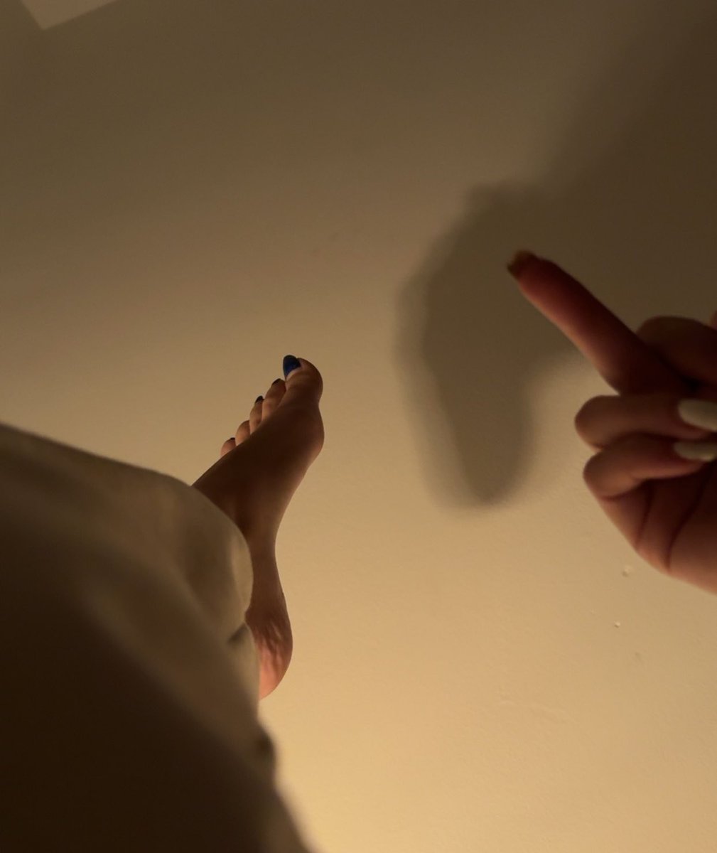 uwantxenaaa's tweet photo. Juste parce que mes pieds te font faiblir 🧠 https://t.co/ca1x5akt3F