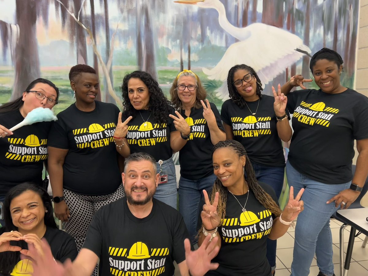 Armstrong Elementary Support Staff Crew welcoming parents and students at open house. <a href="/FortBendISD/">Fort Bend ISD</a> <a href="/AE_Gators/">Armstrong Elementary</a>
