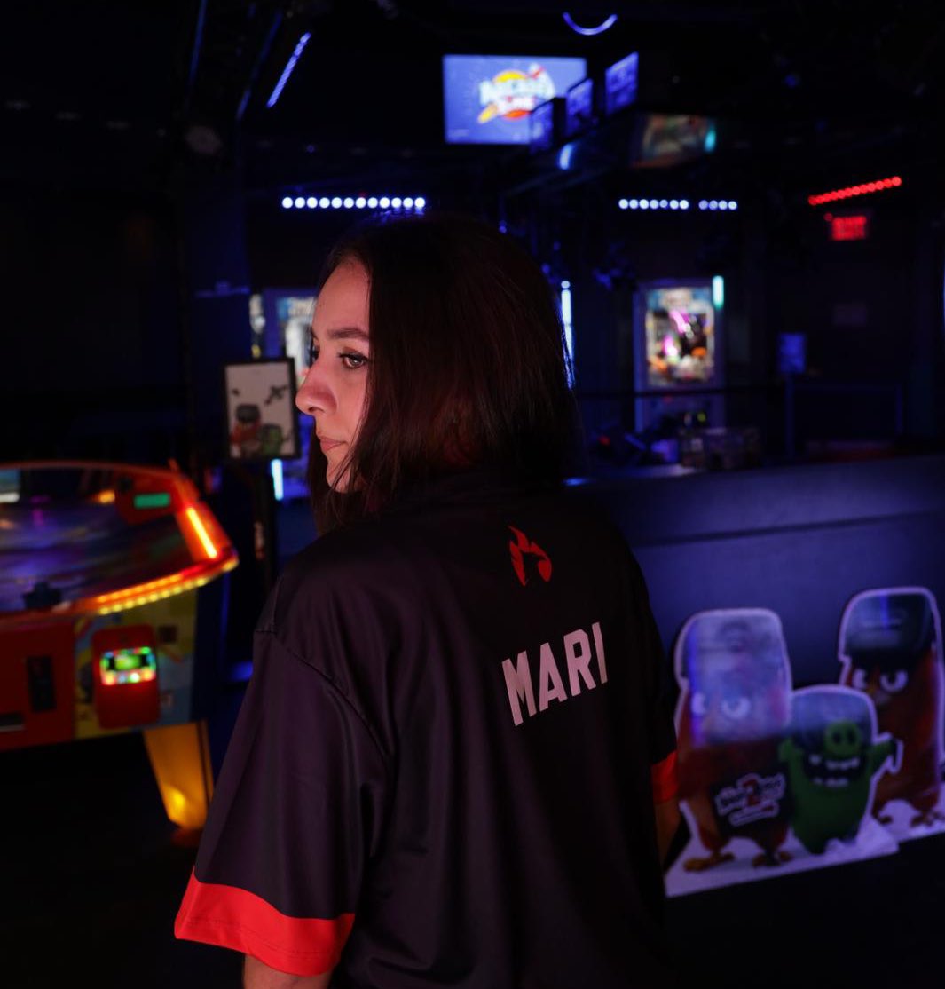 AB3_Esports's tweet photo. How it started | How it’s going.
Hoy @itsmari_oc cumple 1 año como creadora de contenido del equipo.❤️🖤 https://t.co/nE4lS7Bbmv