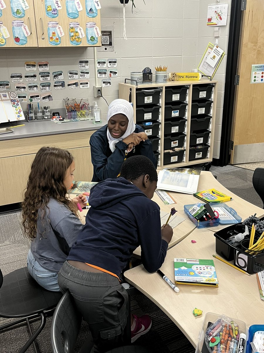 It was a great day at Maple! Thank you to the AHS Juniors for joining us for Junior Day of Caring. <a href="/OrioleTweets/">Avon Community School Corporation</a> <a href="/AHS_Orioles/">AHS Orioles</a>