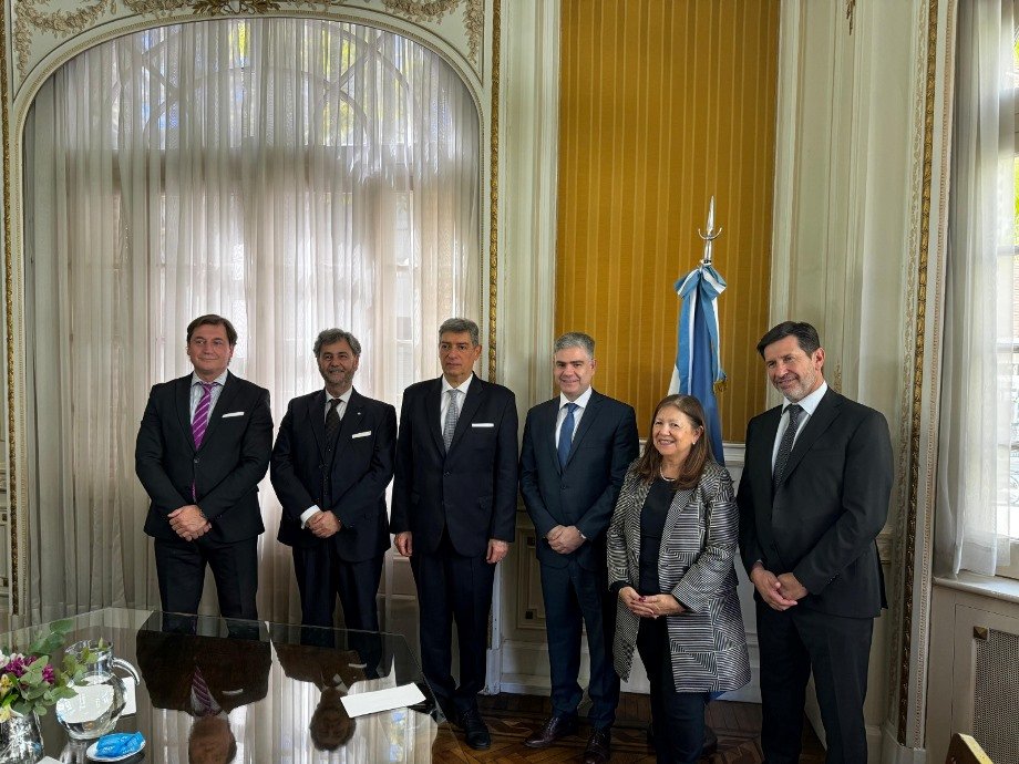 El presidente de la Corte Suprema de Justicia de la Nación y del Consejo de la Magistratura de la Nación, Horacio Rosatti, se reunió hoy con los integrantes de la Cámara Federal de Apelaciones Bahía Blanca.
csjn.gov.ar/novedades/deta…