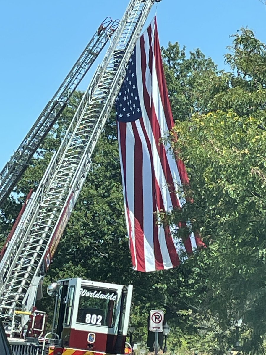 AACOPD's tweet photo. Today, members of the Anne Arundel County Police Department paid their final respects as the DC Metropolitan Police Department Investigator Wayne David was laid to rest. Rest In Peace, Investigator David. https://t.co/b1Td1RqbWL