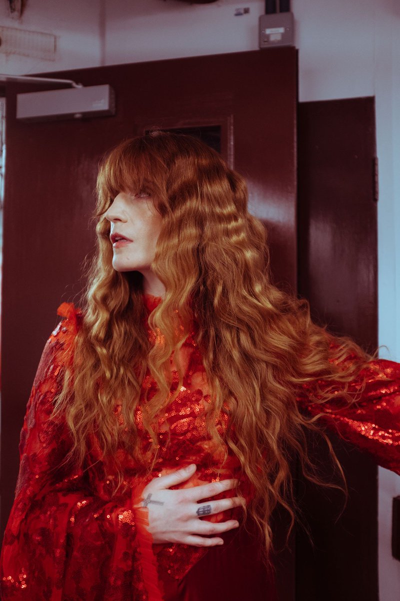 FATMUpdates's tweet photo. Florence Welch photographed by Lillie Eiger https://t.co/LReCQUtSvi