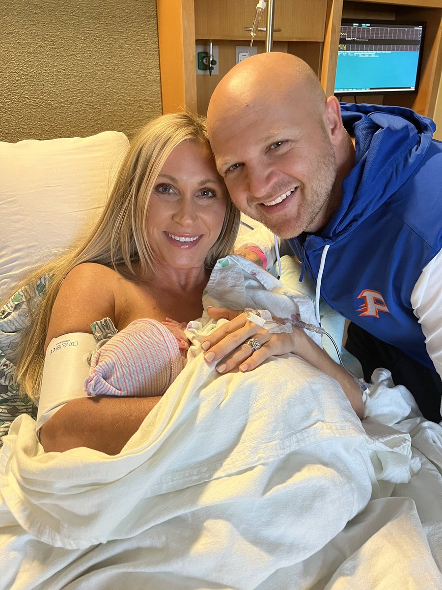 Baby girl #5 has arrived! Mom and baby are doing great! 🎀🎀🎀🎀🎀