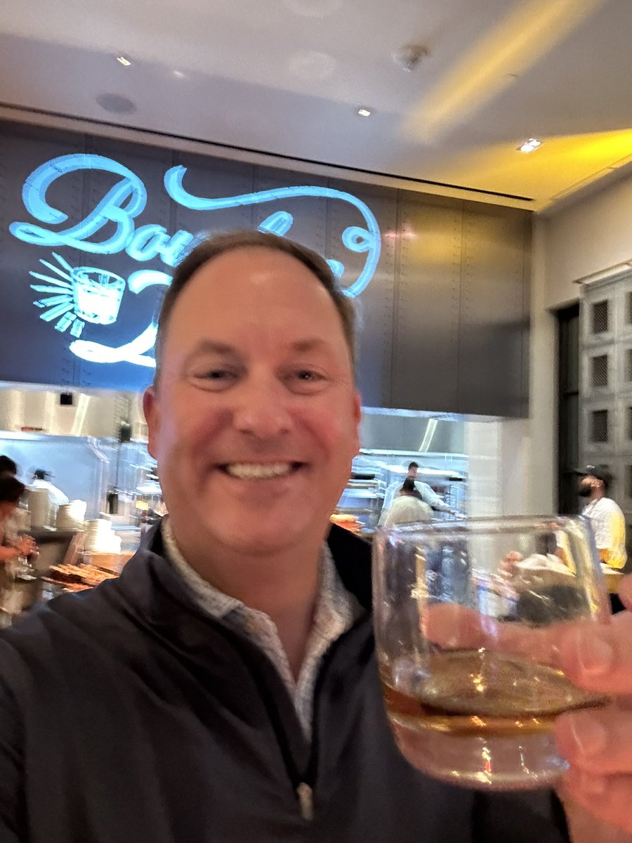 kendavisD94's tweet photo. I’m celebrating day 12 of #bourbonheritage month at the @Loews_Hotels Philadelphia’s #BourbonBash!   My favorite tonight is the @BankAndBourbon @MakersMark cask strength pick! #30daysofbourbon @BourbonBanter https://t.co/AHZ1dl5u9M