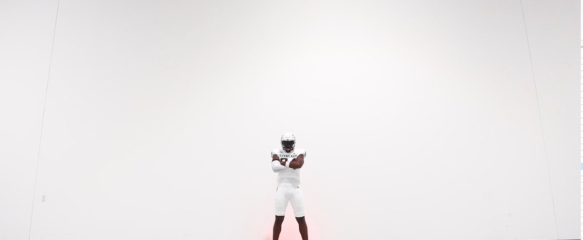Brattanyyy's tweet photo. Some of my favorite frames. Had the idea of an all white hanger with all white uniform + first road trip of the year. https://t.co/tuhUcH9uis