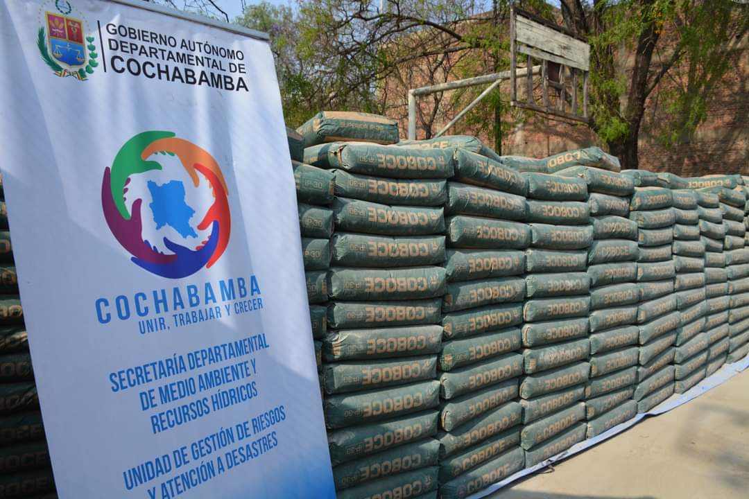 HSanchezOficial's tweet photo. Una gestión eficiente de los recursos hídricos es esencial para el bienestar de nuestros pueblos. Es así que 30 alcaldes de diferentes regiones pronto iniciarán la construcción de 40 nuevos tanques de hormigón armado, con capacidad de almacenamiento de 22 mil litros. https://t.co/T4qjWcvPNU