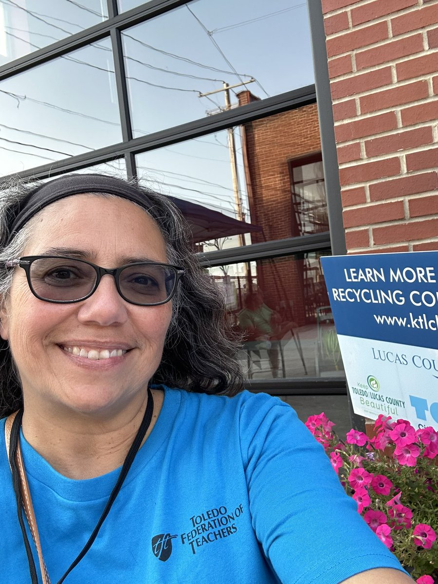 So happy to volunteer for one of my favorite green organizations, <a href="/KTLCB/">KeepTallyLCBeautiful</a>.  They have a great education program too.  Congratulations to the Ostrich Town in <a href="/city_of_toledo/">City of Toledo</a> #Volunteer