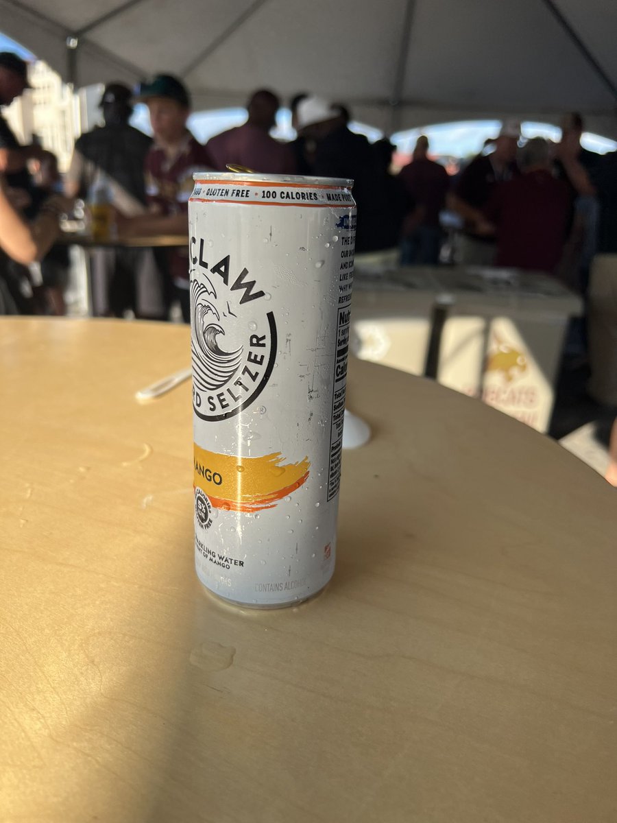 bcbfb2015's tweet photo. Crashed the sw tx st alumni tailgate. Free claws #Eatemup #TakeBackTX https://t.co/JiQhqPXynB