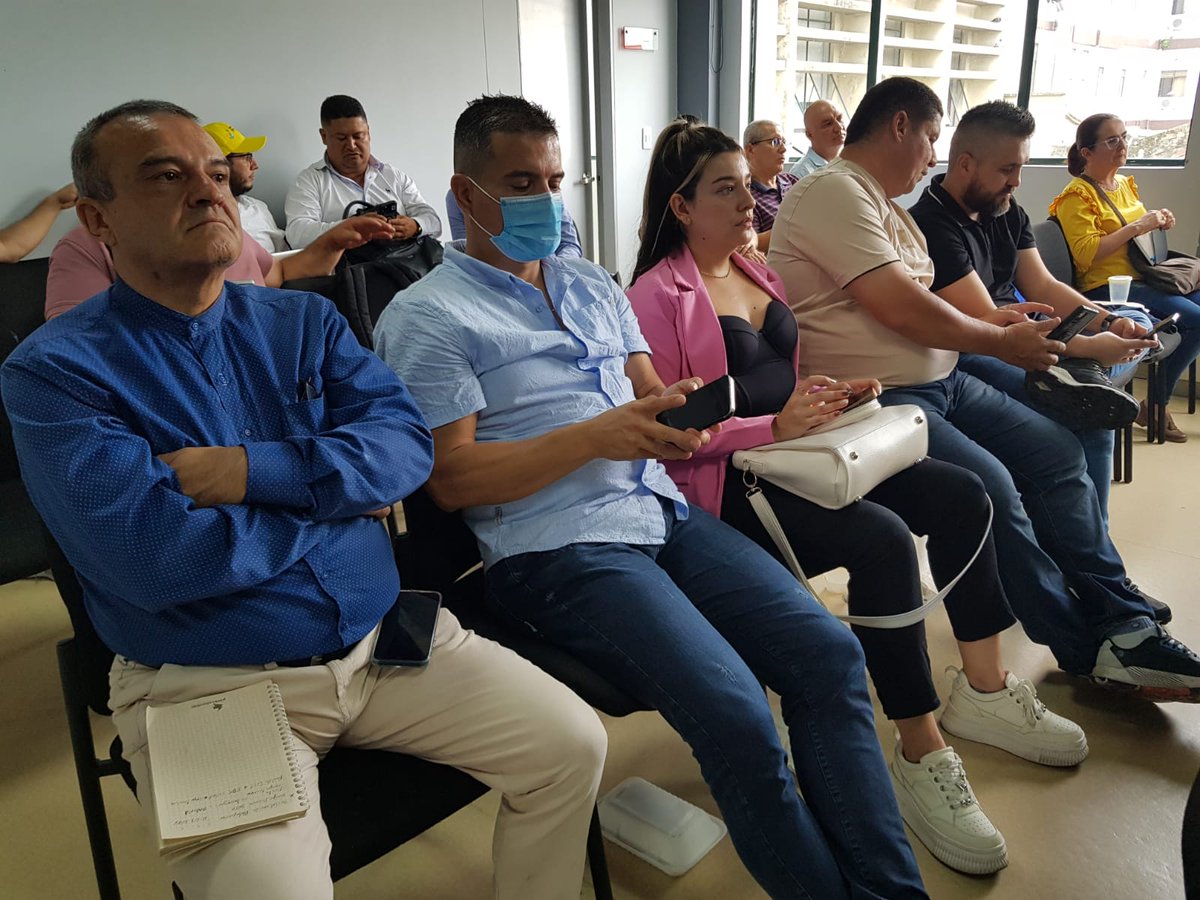 FAO_Colombia's tweet photo. @ADR_Colombia @MinAgricultura @UEenColombia @AicsBogota @gobrisaralda Carlos Martínez de @FAO 🇨🇴 resaltó la importancia de la plataforma El Campo Innova, la metodología de biofábricas para ACFC y las escuelas de promotorías campesinas, como instrumentos apoyados por #DRETII en beneficio del sector agro y sus productores rurales. #MejorProducción https://t.co/glEWdsTW7H