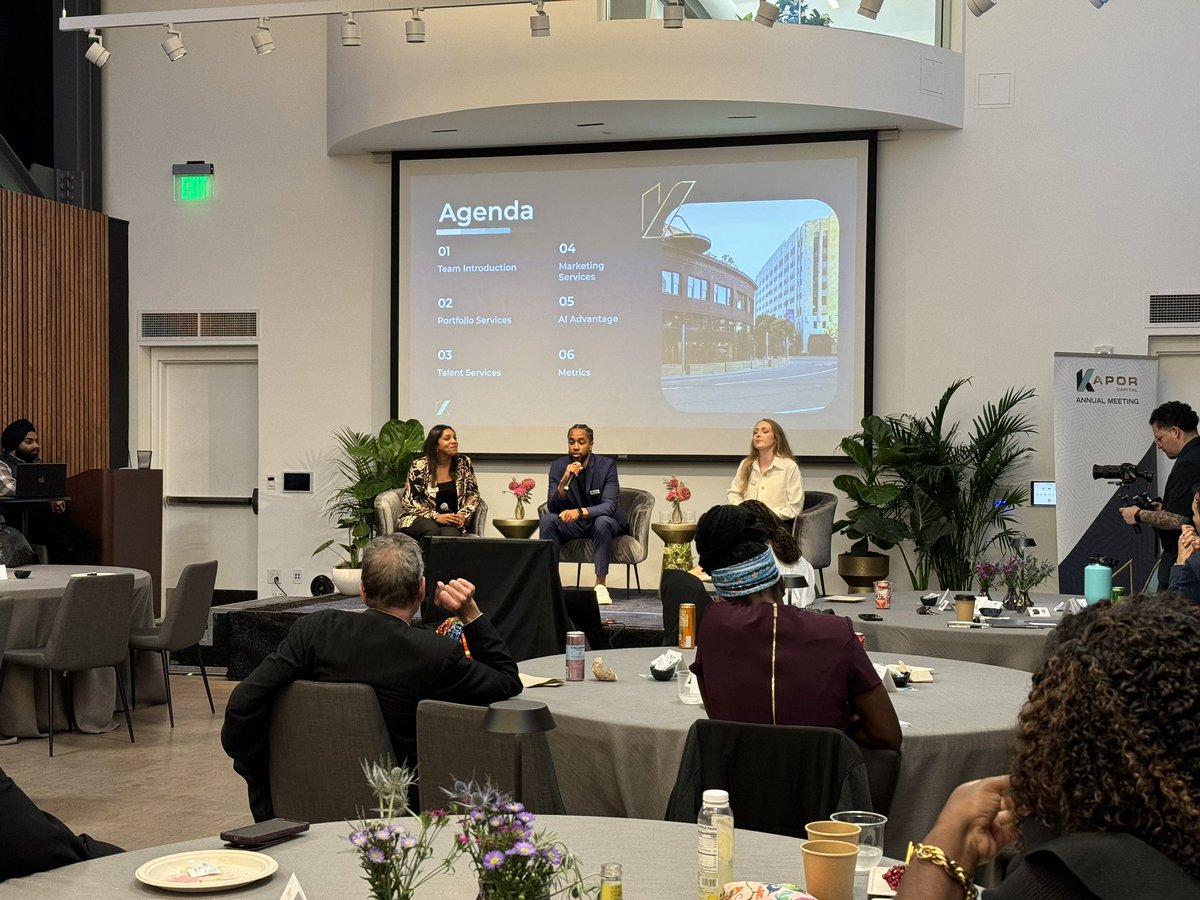KaporCapital's tweet photo. Our star Platform team @hilliaryt, @FiscalCliffW, and Tesheia took the #KaporCapital Annual Meeting stage to share about the valuable work they’ve done to help our portfolio companies hire, acquire customers, and build community 🚀 https://t.co/6gs7CYYybS