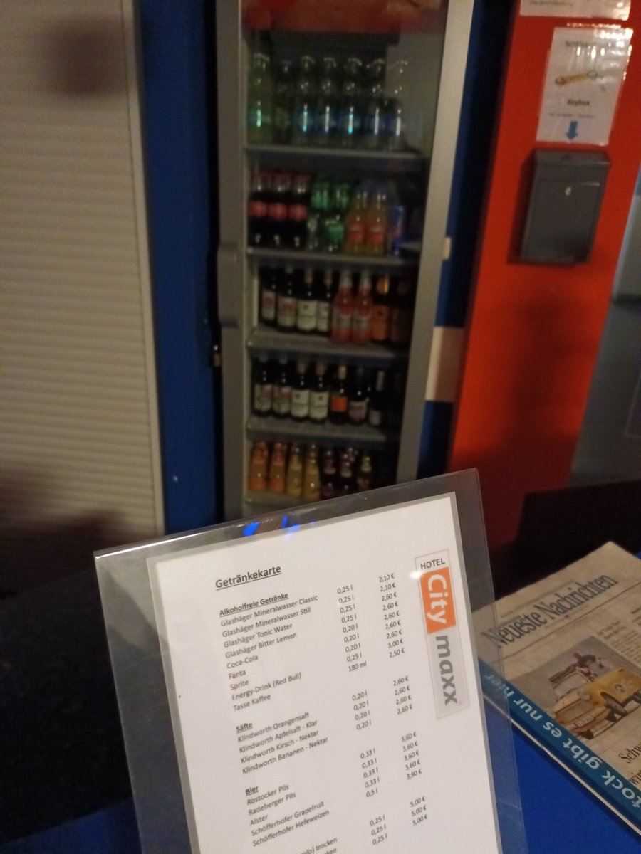 kristallnaach's tweet photo. Du merkst..dass Du wieder in DE bist..wenn Du nicht in jeder Ecke Internet hast 😬 ....und die Bar war auch nicht mehr sooo lecker
#dasletztemal Gute Nacht #Urlaub
#Hotel #Rostock #Ostsee #Heimfahrt
#Värmland 🫎 🇸🇪 #Elchenländle24
#Sverige😘 #Schweden🦌#danach https://t.co/AUGfsuxcMg