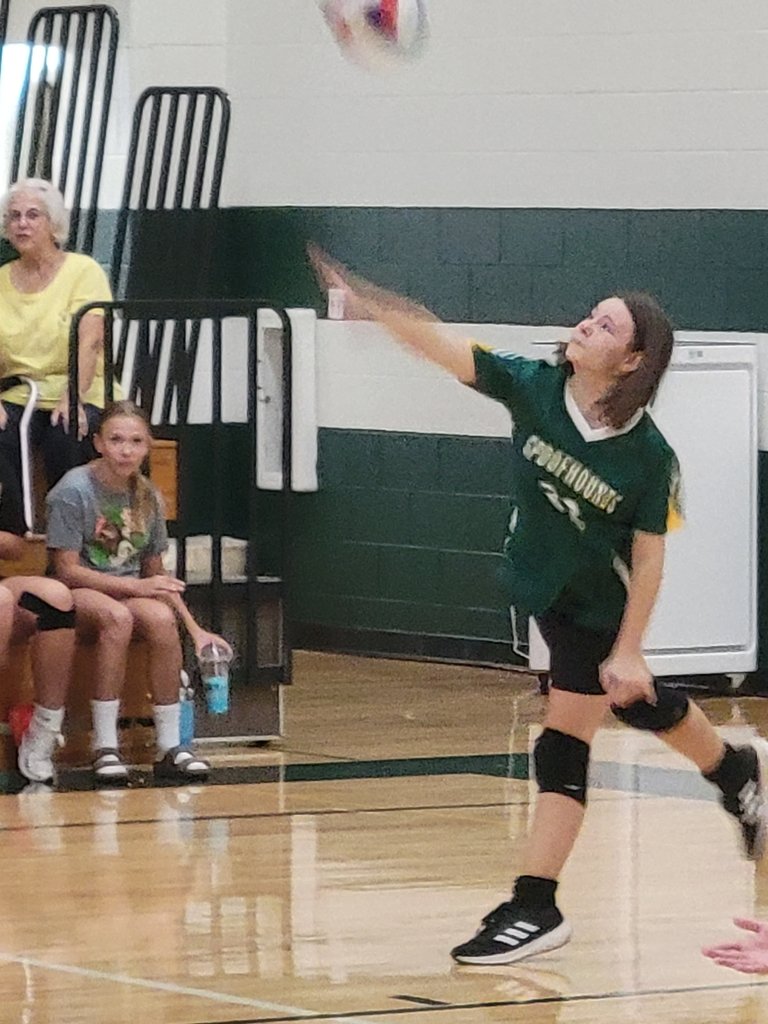 MaryvilleMiddle's tweet photo. MMS 8th volleyball picked up their first win against St Gregory's "B" team! "A" team is warming up! https://t.co/um2qhZErpl